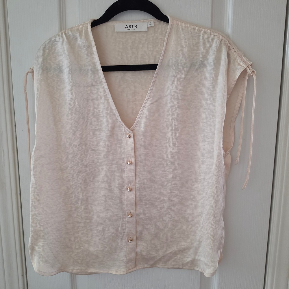 ASTR The Label Off White Plisse V-Neck Blouse AT18976-003 Small